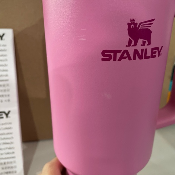 Stanley Pink Peony 40 oz The Flowstate Quencher H2.0 Tumbler - Picture 8 of 9